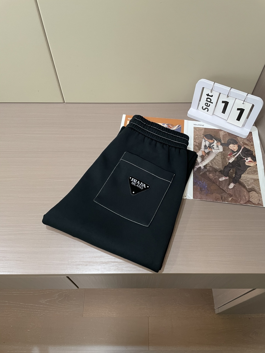 Prad 2025秋冬最新休闲裤 潮人必备 版型超赞，能很好的修复各种腿型，非常个性！柔软排汗，舒适度极