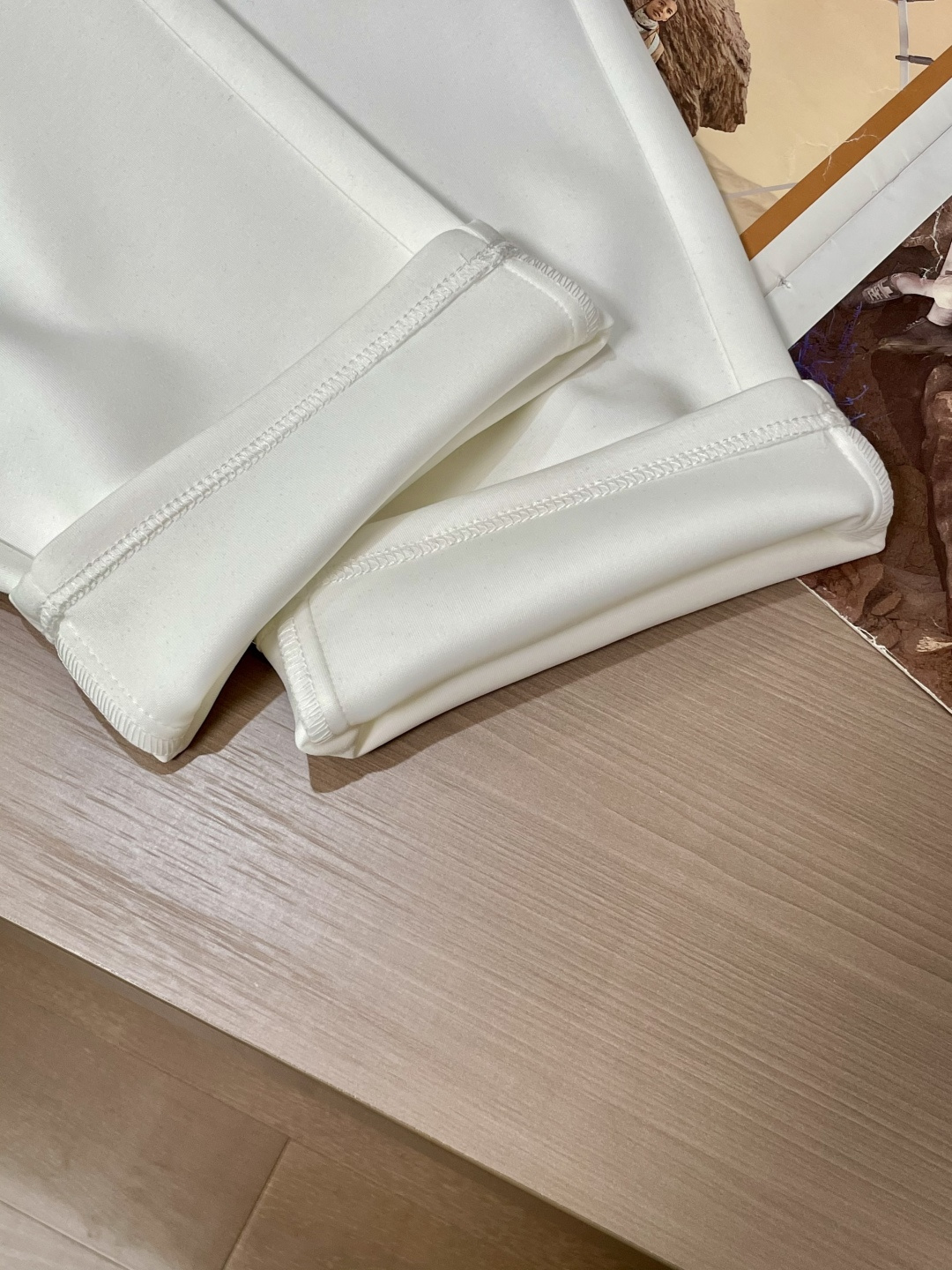 纪梵希 2025秋冬最新休闲裤 潮人必备 版型超赞，能很好的修复各种腿型，非常个性！柔软排汗，舒适度极高