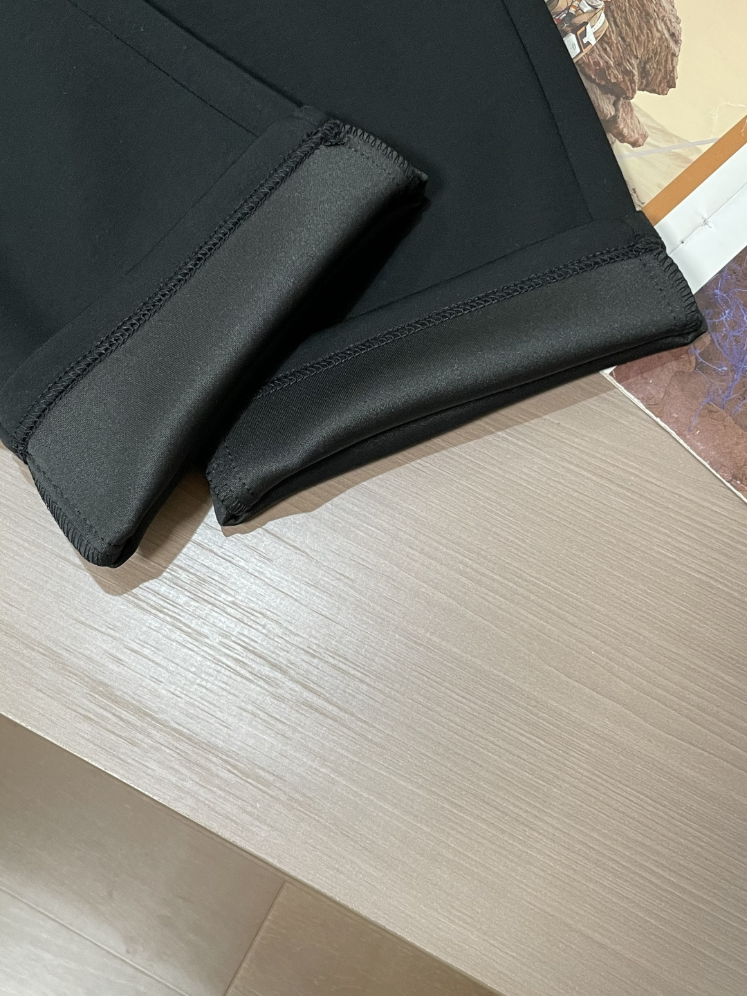 纪梵希 2025秋冬最新休闲裤 潮人必备 版型超赞，能很好的修复各种腿型，非常个性！柔软排汗，舒适度极高