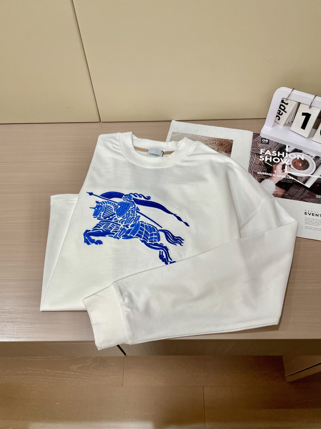 Bur 25s秋冬最新款圆领打底套头T恤 面料采用优质精梳棉，入手便知非常柔软，上身亲肤感 极好！舒适透