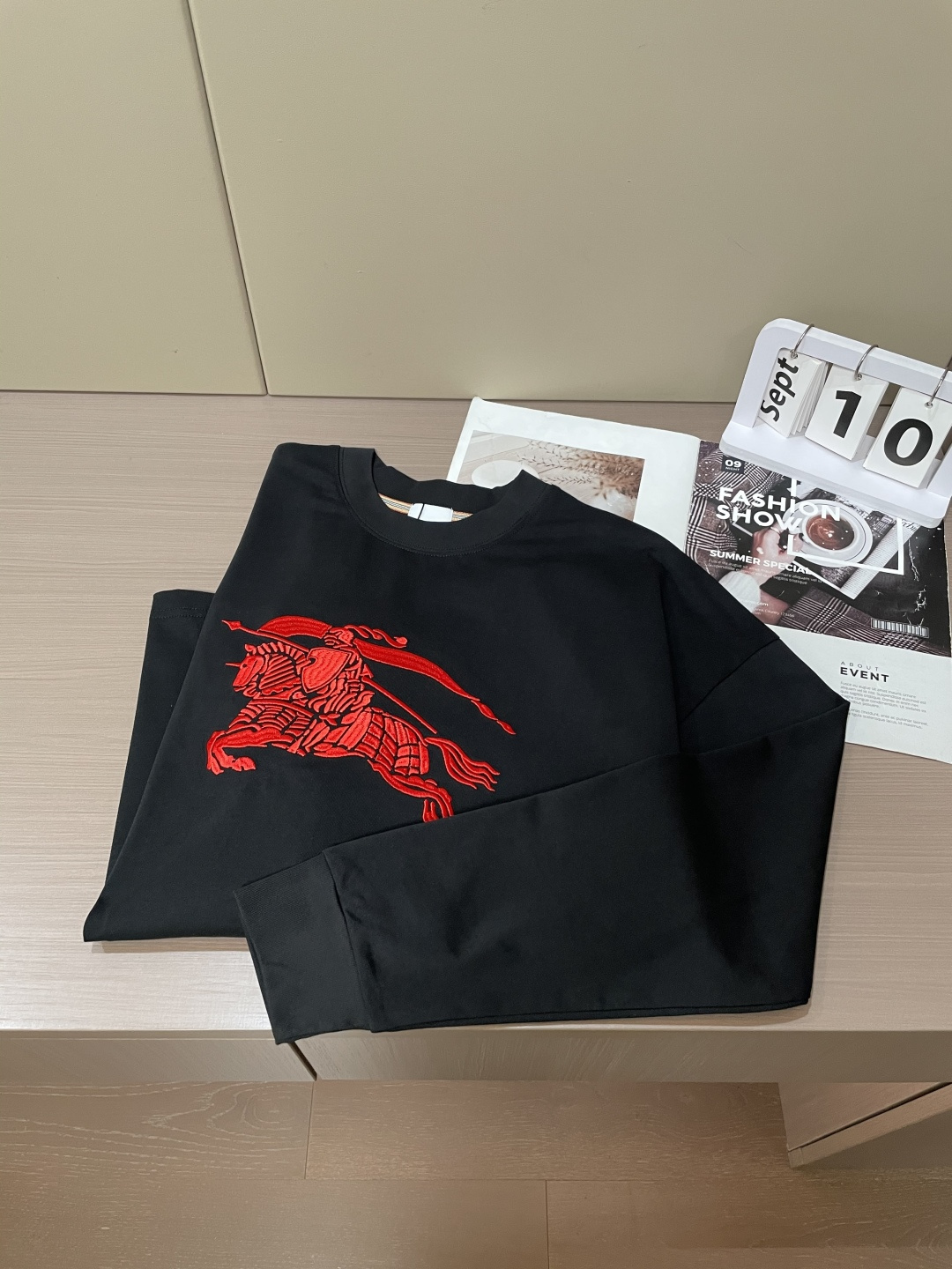 Bur 25s秋冬最新款圆领打底套头T恤 面料采用优质精梳棉，入手便知非常柔软，上身亲肤感 极好！舒适透