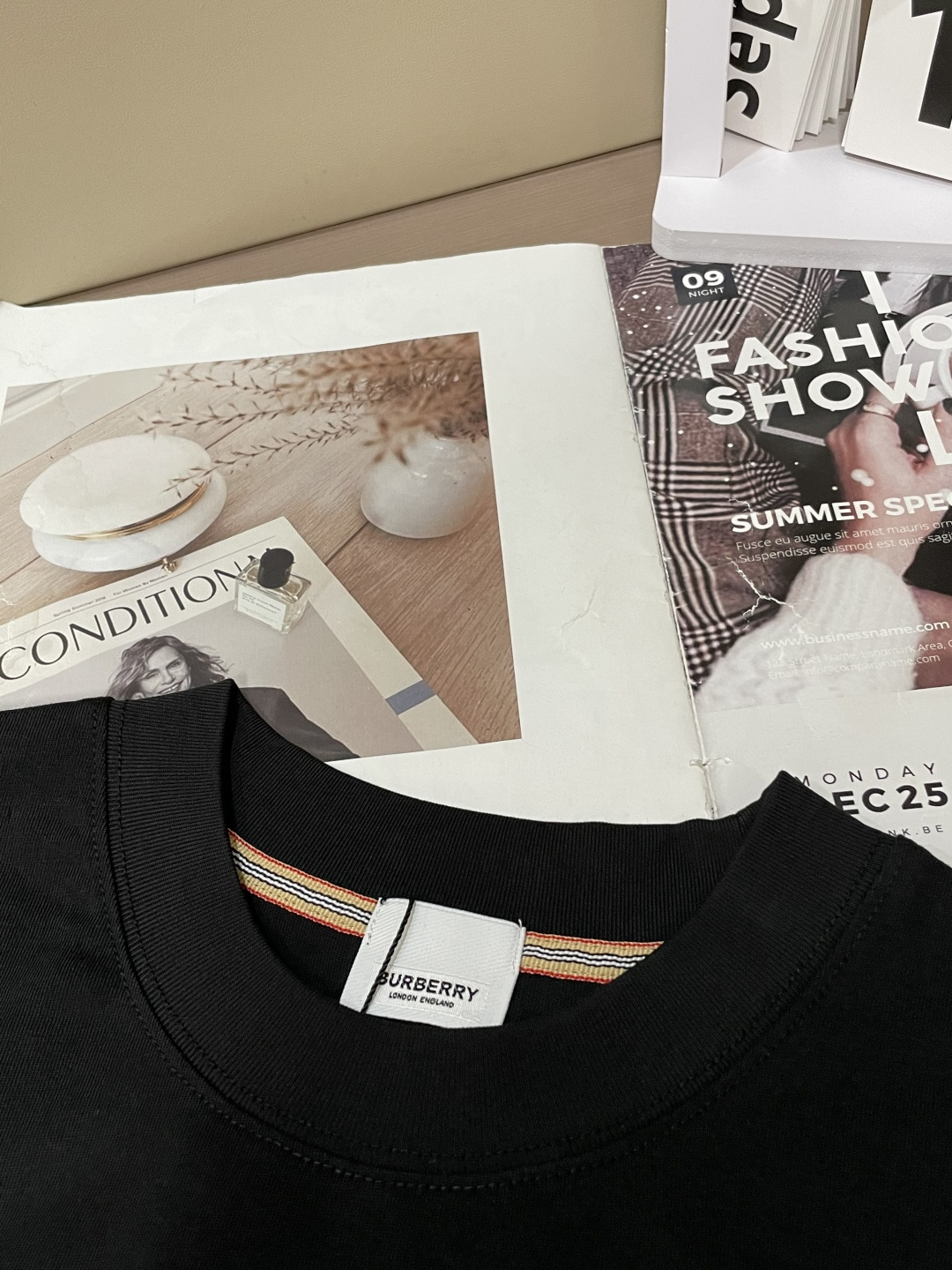 Bur 25s秋冬最新款圆领打底套头T恤 面料采用优质精梳棉，入手便知非常柔软，上身亲肤感 极好！舒适透