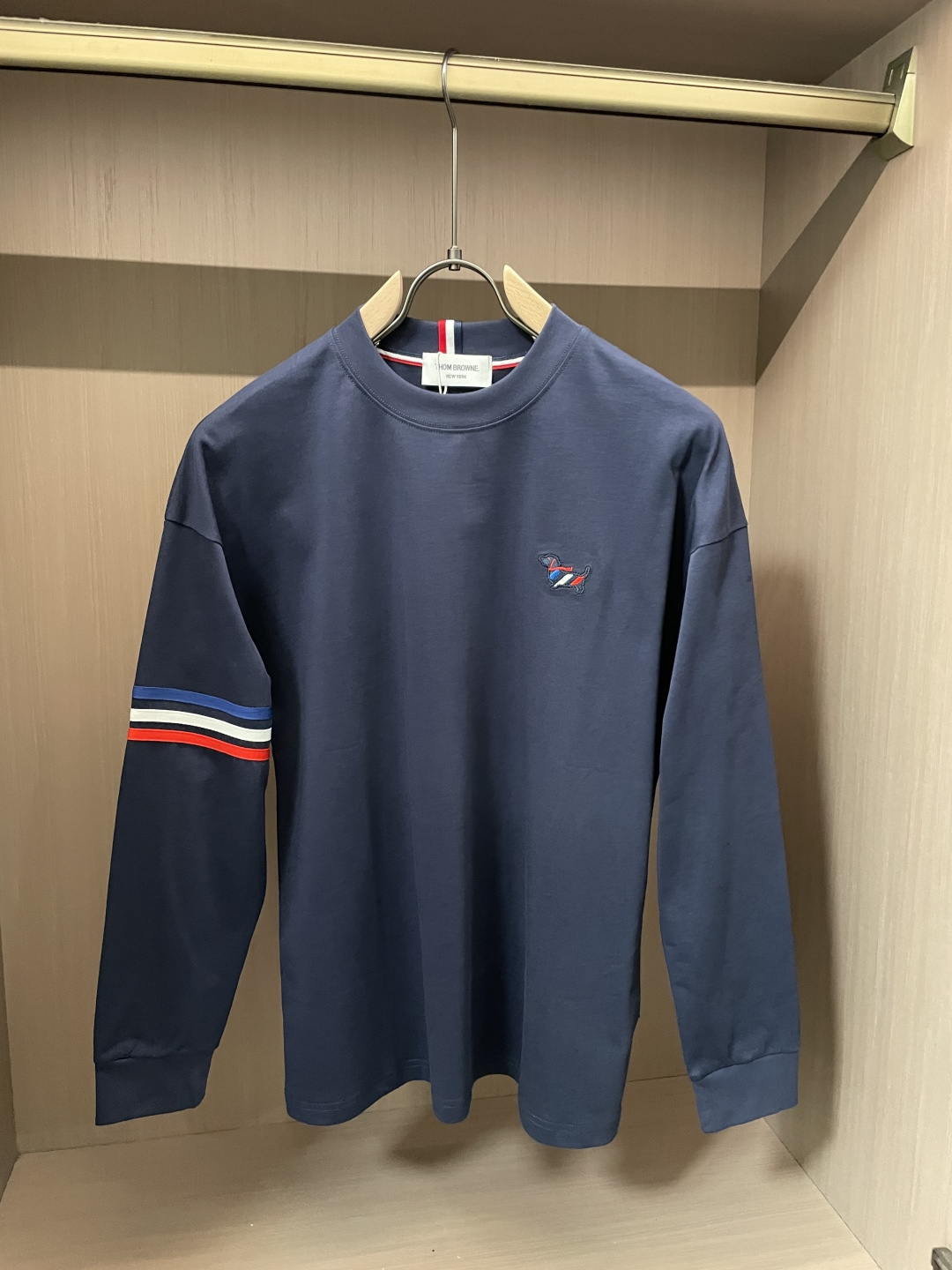 TB 25s秋冬最新款圆领打底套头T恤 面料采用优质精梳棉，入手便知非常柔软，上身亲肤感 极好！舒适透气