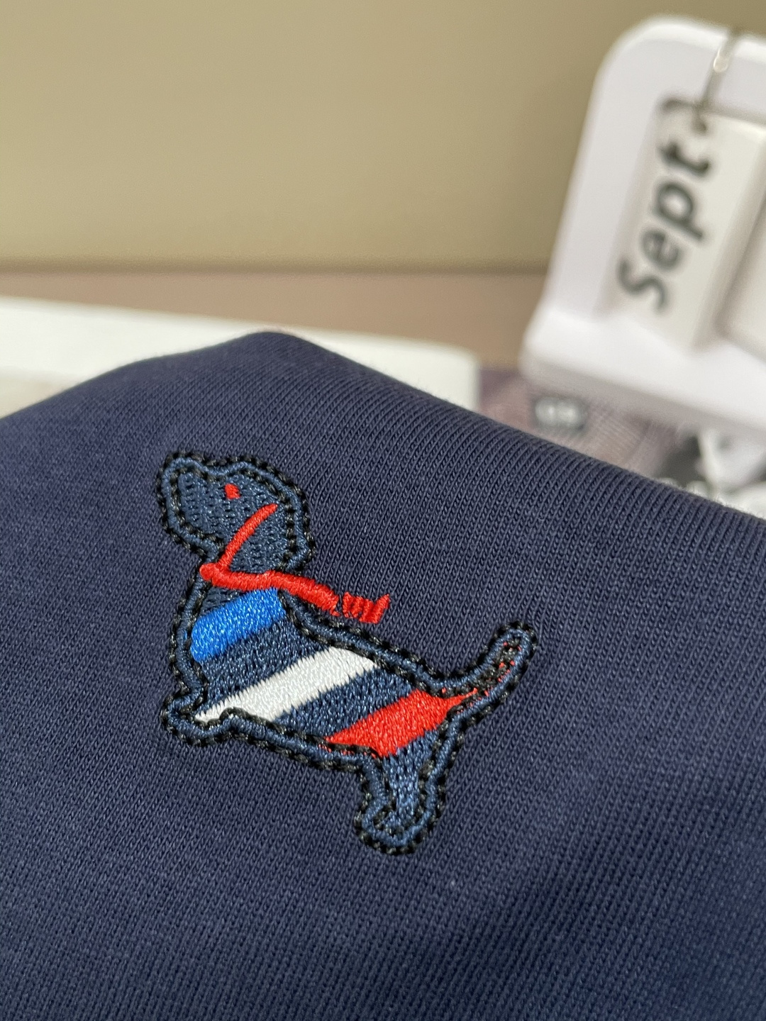 TB 25s秋冬最新款圆领打底套头T恤 面料采用优质精梳棉，入手便知非常柔软，上身亲肤感 极好！舒适透气