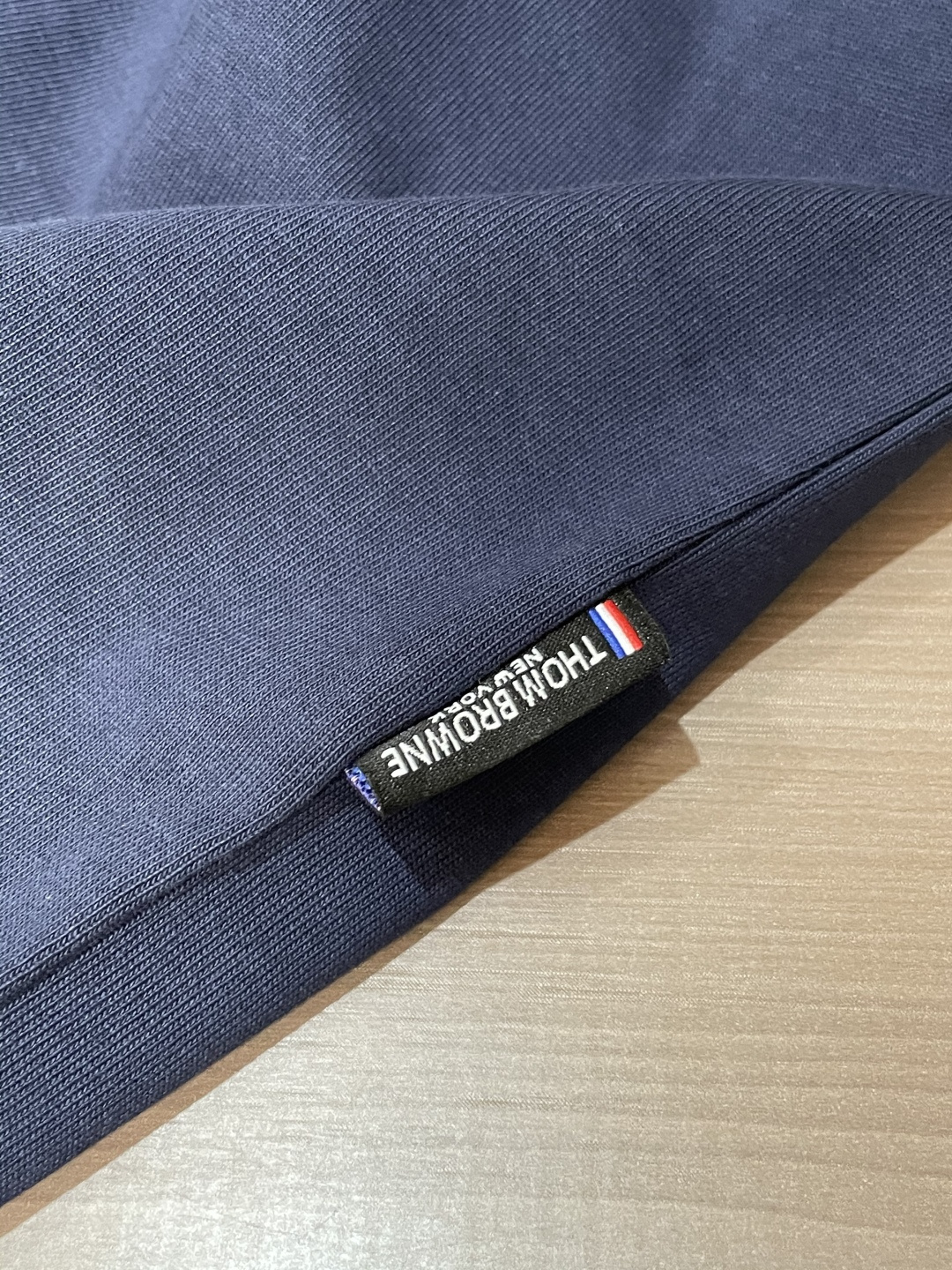 TB 25s秋冬最新款圆领打底套头T恤 面料采用优质精梳棉，入手便知非常柔软，上身亲肤感 极好！舒适透气