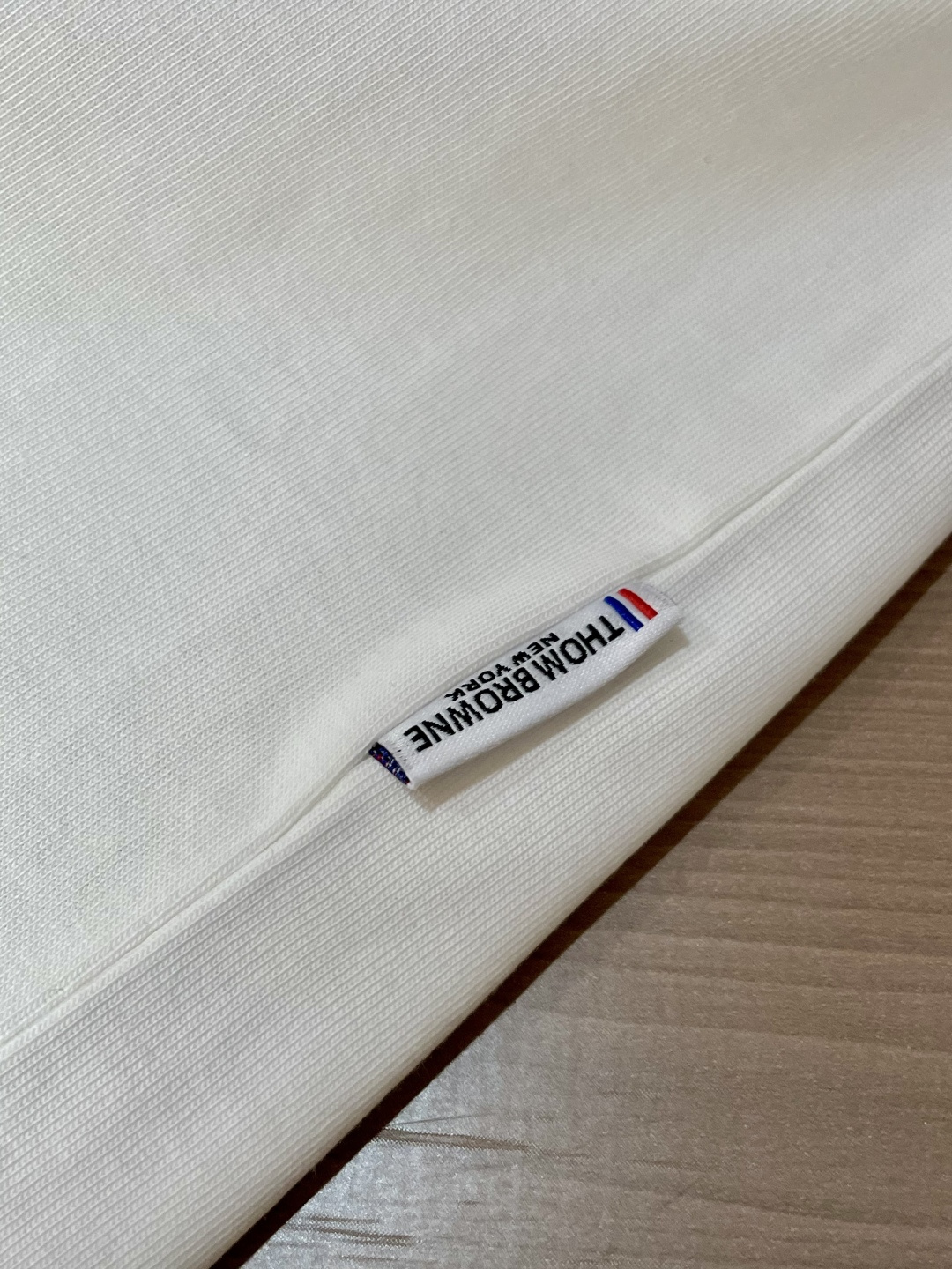 TB 25s秋冬最新款圆领打底套头T恤 面料采用优质精梳棉，入手便知非常柔软，上身亲肤感 极好！舒适透气