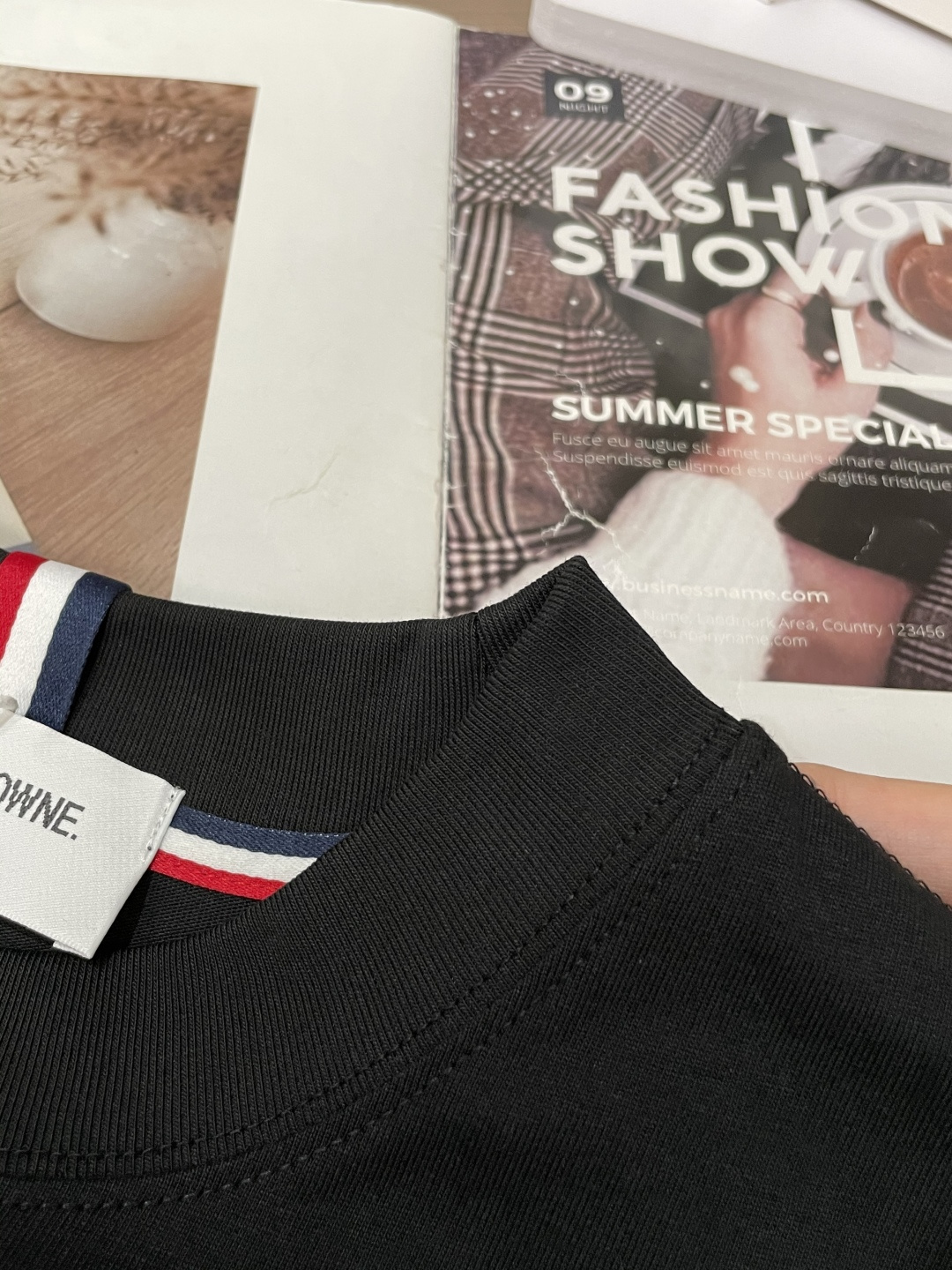 Tb 25s秋冬最新款圆领打底套头T恤 面料采用优质精梳棉，入手便知非常柔软，上身亲肤感 极好！舒适透气