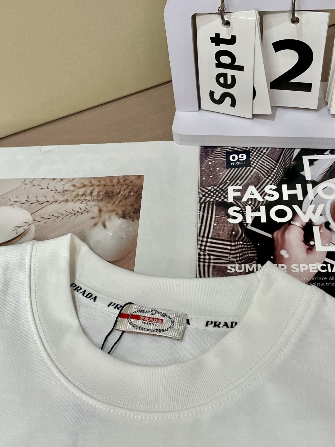 Prad 25s秋冬最新款圆领打底套头T恤 面料采用优质精梳棉，入手便知非常柔软，上身亲肤感 极好！舒适