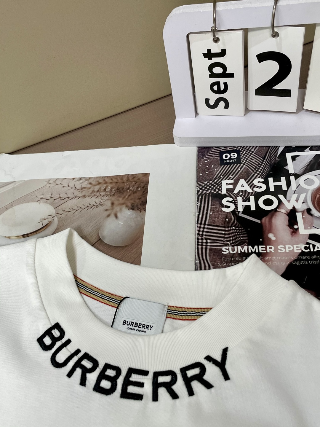 Bur 25s秋冬最新款圆领打底套头T恤 面料采用优质精梳棉，入手便知非常柔软，上身亲肤感 极好！舒适透