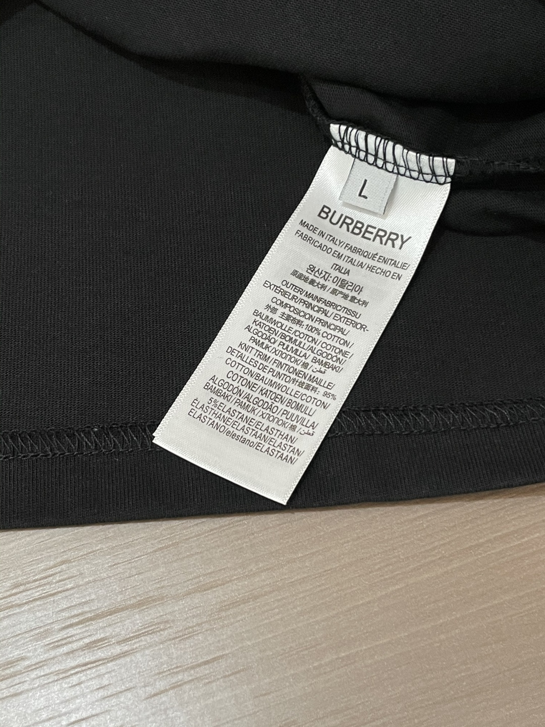 Bur 25s秋冬最新款圆领打底套头T恤 面料采用优质精梳棉，入手便知非常柔软，上身亲肤感 极好！舒适透