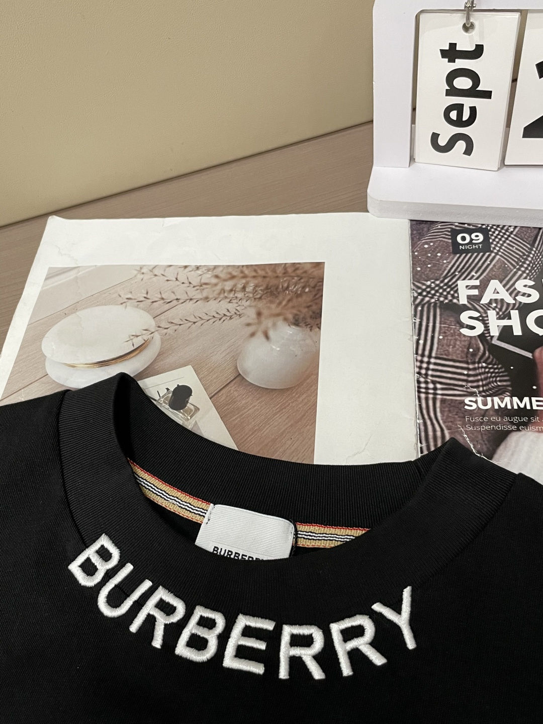 Bur 25s秋冬最新款圆领打底套头T恤 面料采用优质精梳棉，入手便知非常柔软，上身亲肤感 极好！舒适透