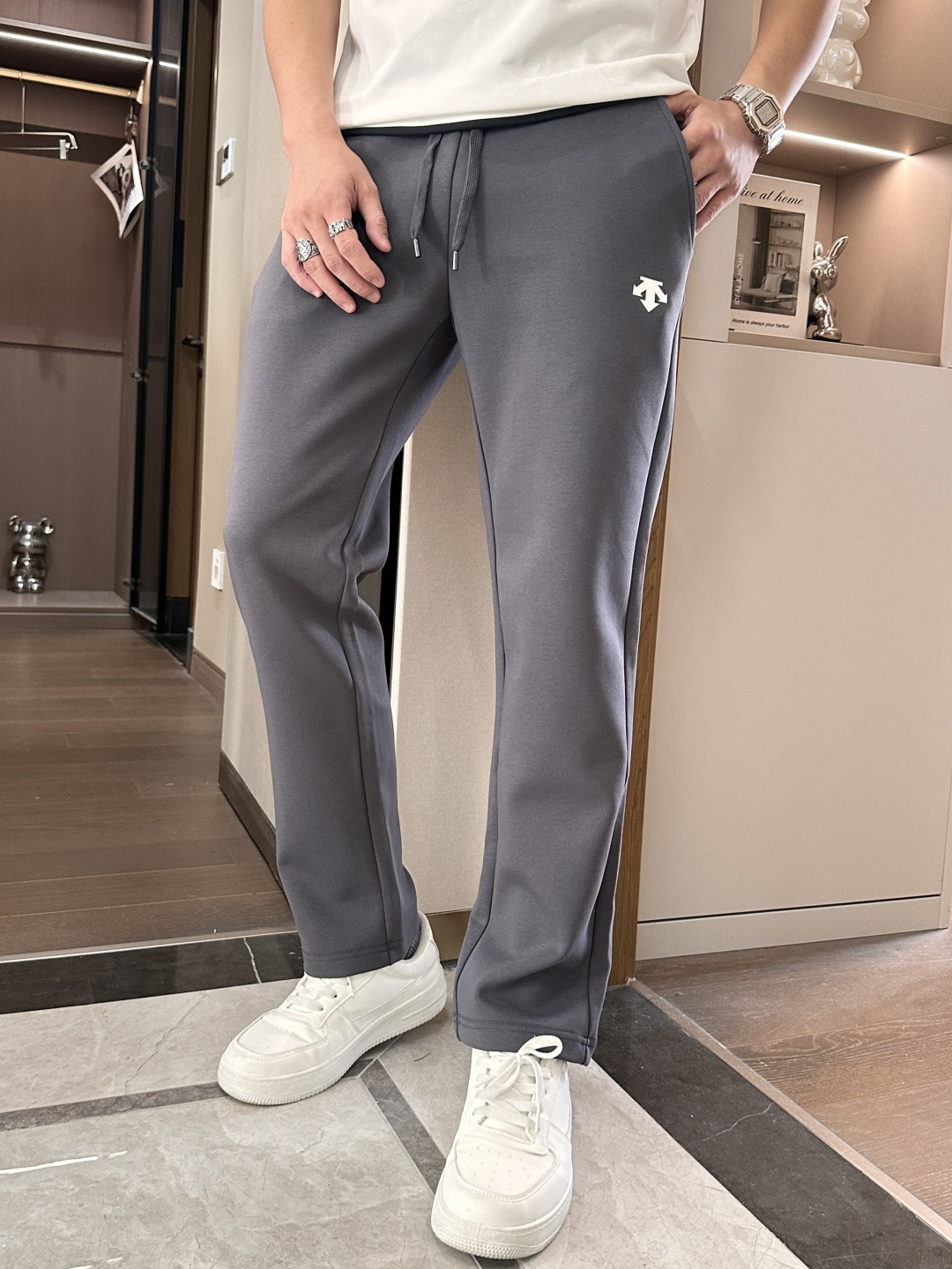 迪桑特 2025秋冬最新休闲裤 潮人必备 版型超赞，能很好的修复各种腿型，非常个性！柔软排汗，舒适度极高