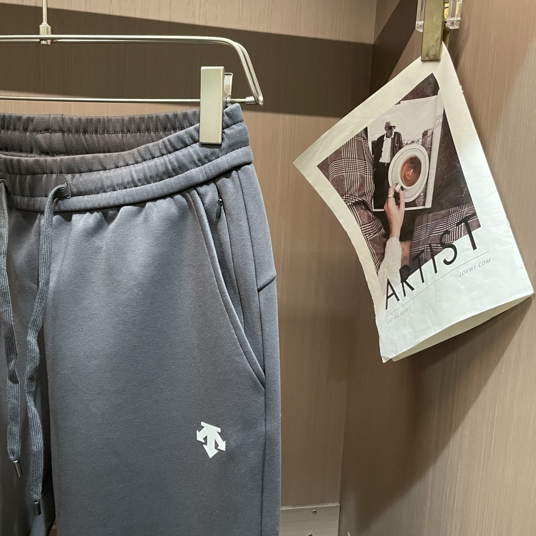 迪桑特 2025秋冬最新休闲裤 潮人必备 版型超赞，能很好的修复各种腿型，非常个性！柔软排汗，舒适度极高