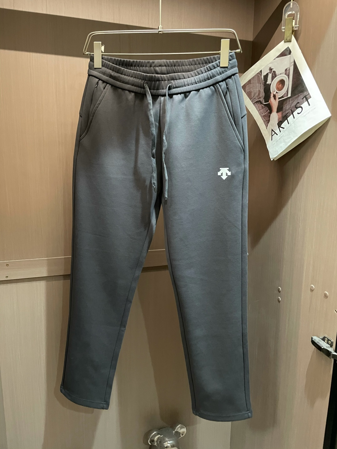 迪桑特 2025秋冬最新休闲裤 潮人必备 版型超赞，能很好的修复各种腿型，非常个性！柔软排汗，舒适度极高