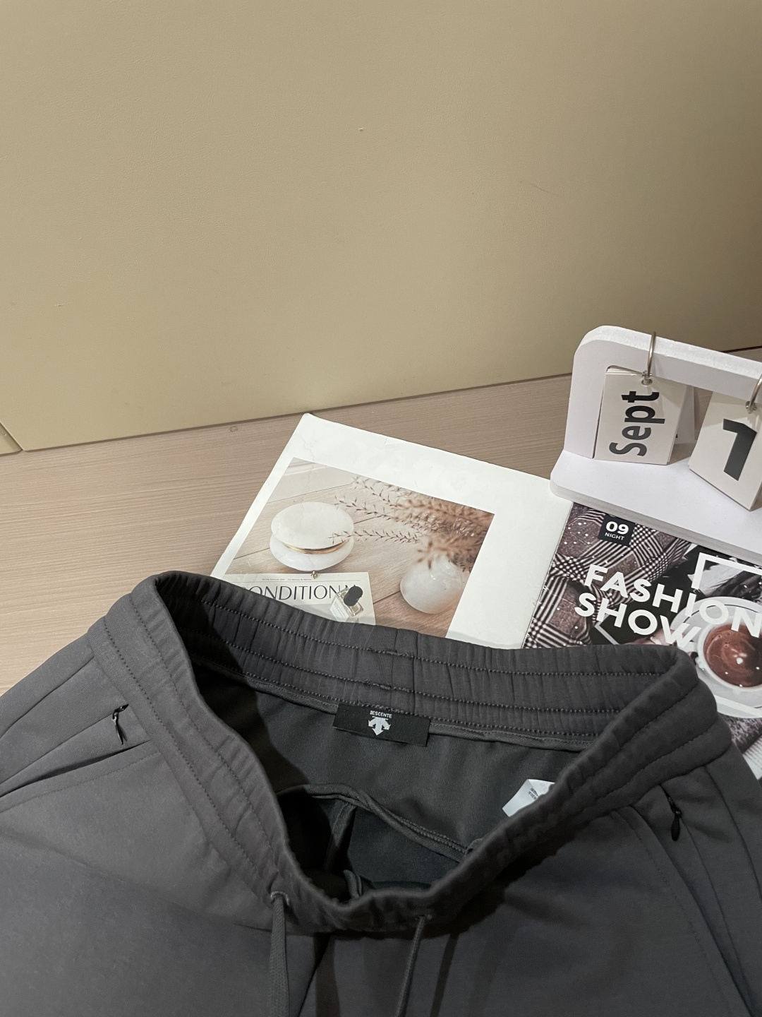 迪桑特 2025秋冬最新休闲裤 潮人必备 版型超赞，能很好的修复各种腿型，非常个性！柔软排汗，舒适度极高