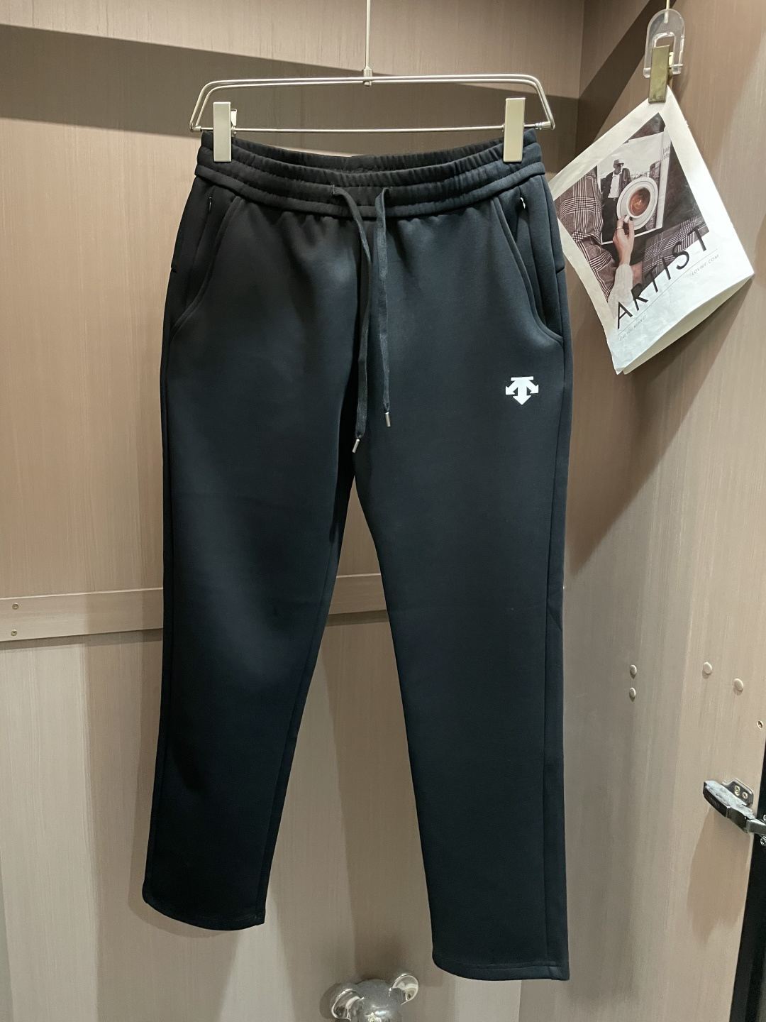 迪桑特 2025秋冬最新休闲裤 潮人必备 版型超赞，能很好的修复各种腿型，非常个性！柔软排汗，舒适度极高