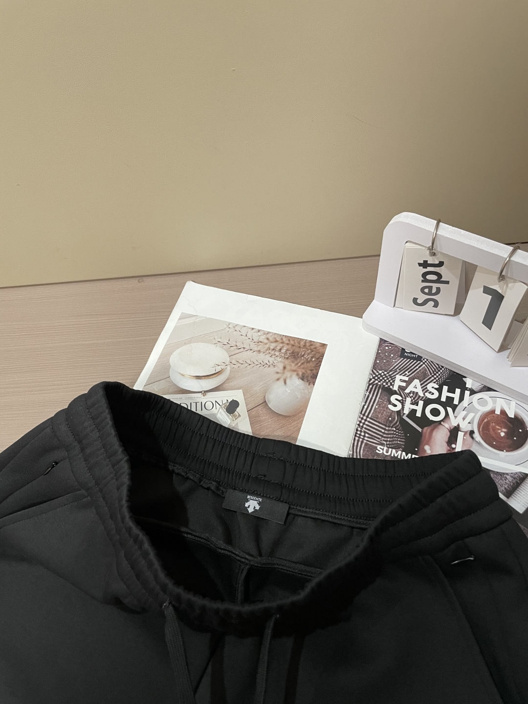 迪桑特 2025秋冬最新休闲裤 潮人必备 版型超赞，能很好的修复各种腿型，非常个性！柔软排汗，舒适度极高