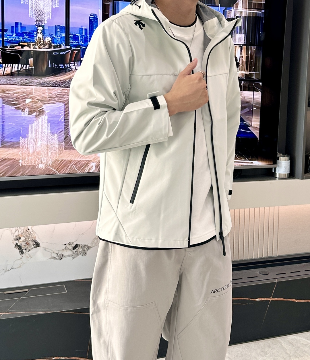 -DESCENTE 迪桑特 25年秋季新款夹克时尚帅气肩膀印花图案logo，简约百搭款，定制原版面料，不