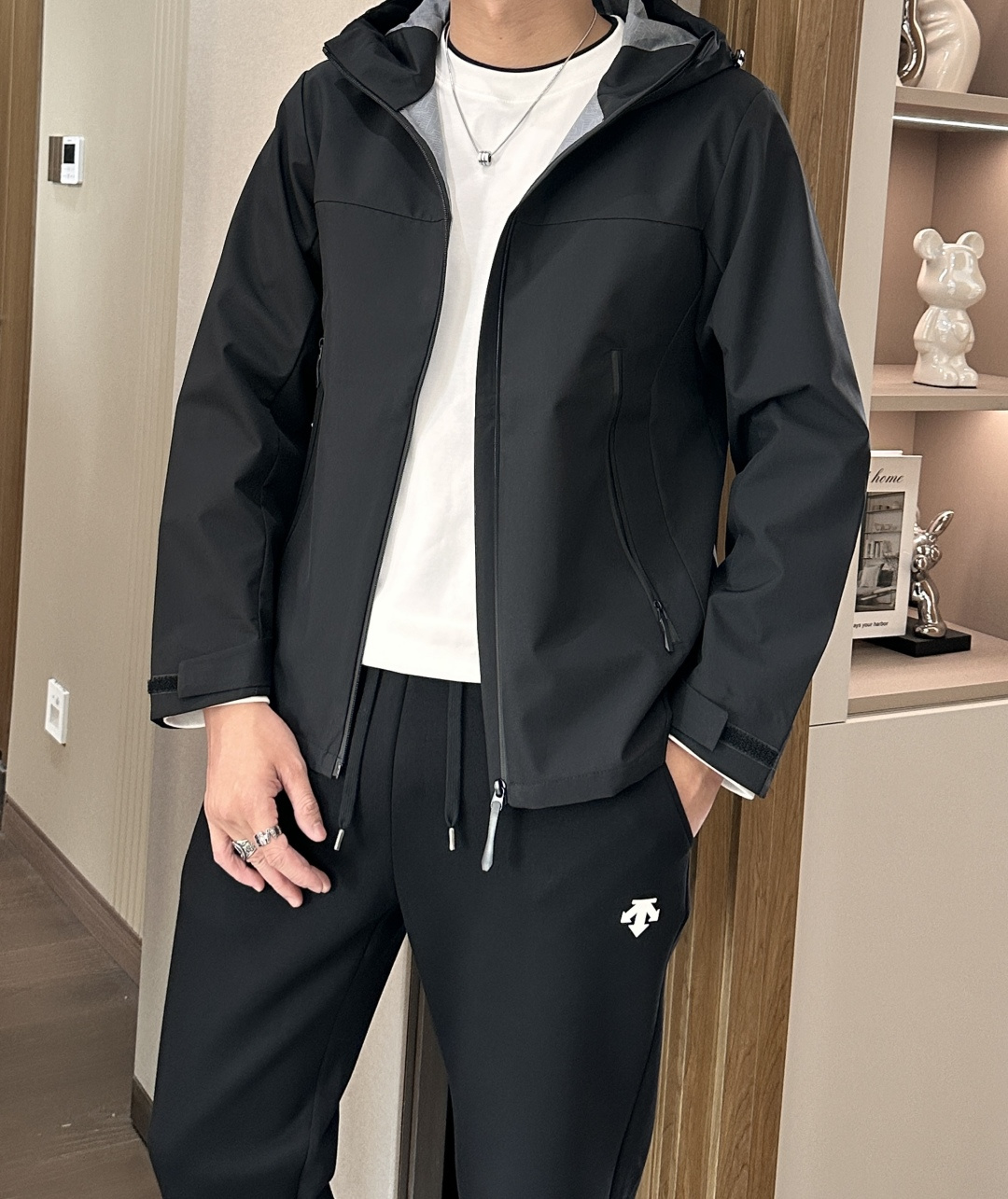 -DESCENTE 迪桑特 25年秋季新款夹克时尚帅气肩膀印花图案logo，简约百搭款，定制原版面料，不