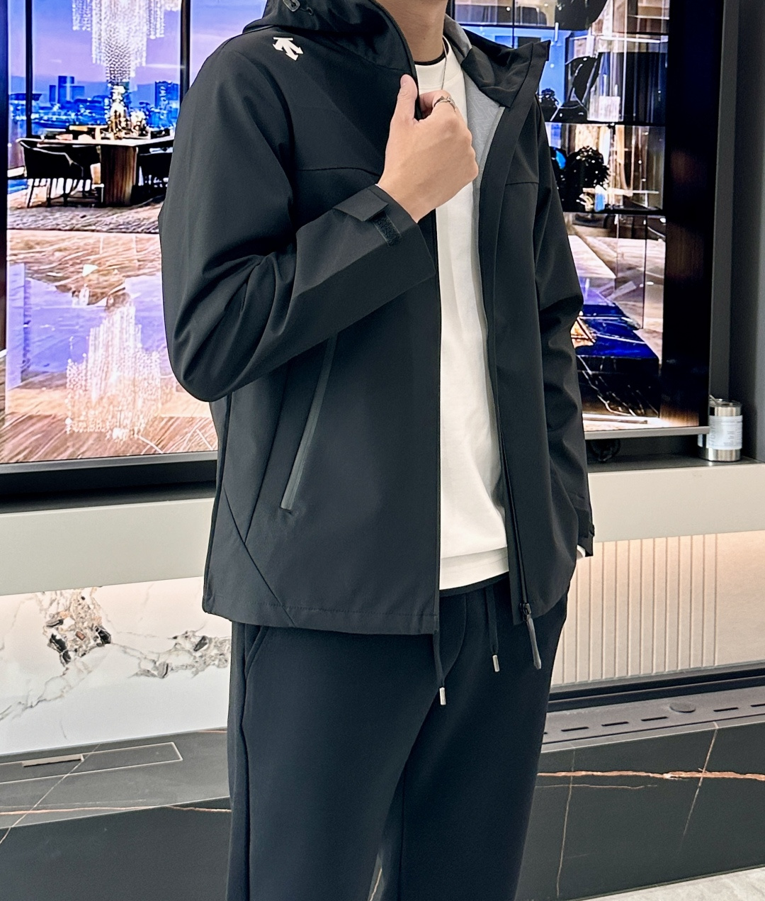 -DESCENTE 迪桑特 25年秋季新款夹克时尚帅气肩膀印花图案logo，简约百搭款，定制原版面料，不