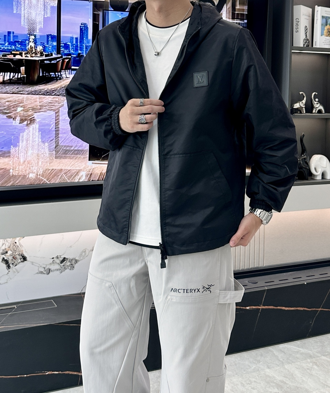 Lv 官网同款，三标齐全，提前发售 2025ss秋冬新款男士夹克外套，原单三标齐全高端版本 专柜定制面料