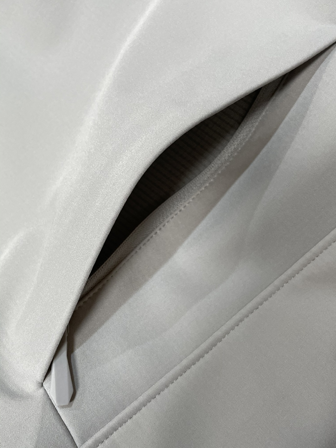Arcteryx/始祖鸟 2025春秋新款软壳连帽夹克冲锋衣外套这款GAMMALT夹克采用轻薄耐磨的WE