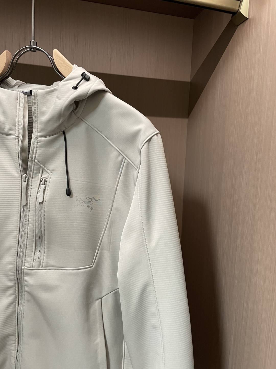 Arcteryx/始祖鸟 2025春秋新款软壳连帽夹克冲锋衣外套这款GAMMALT夹克采用轻薄耐磨的WE
