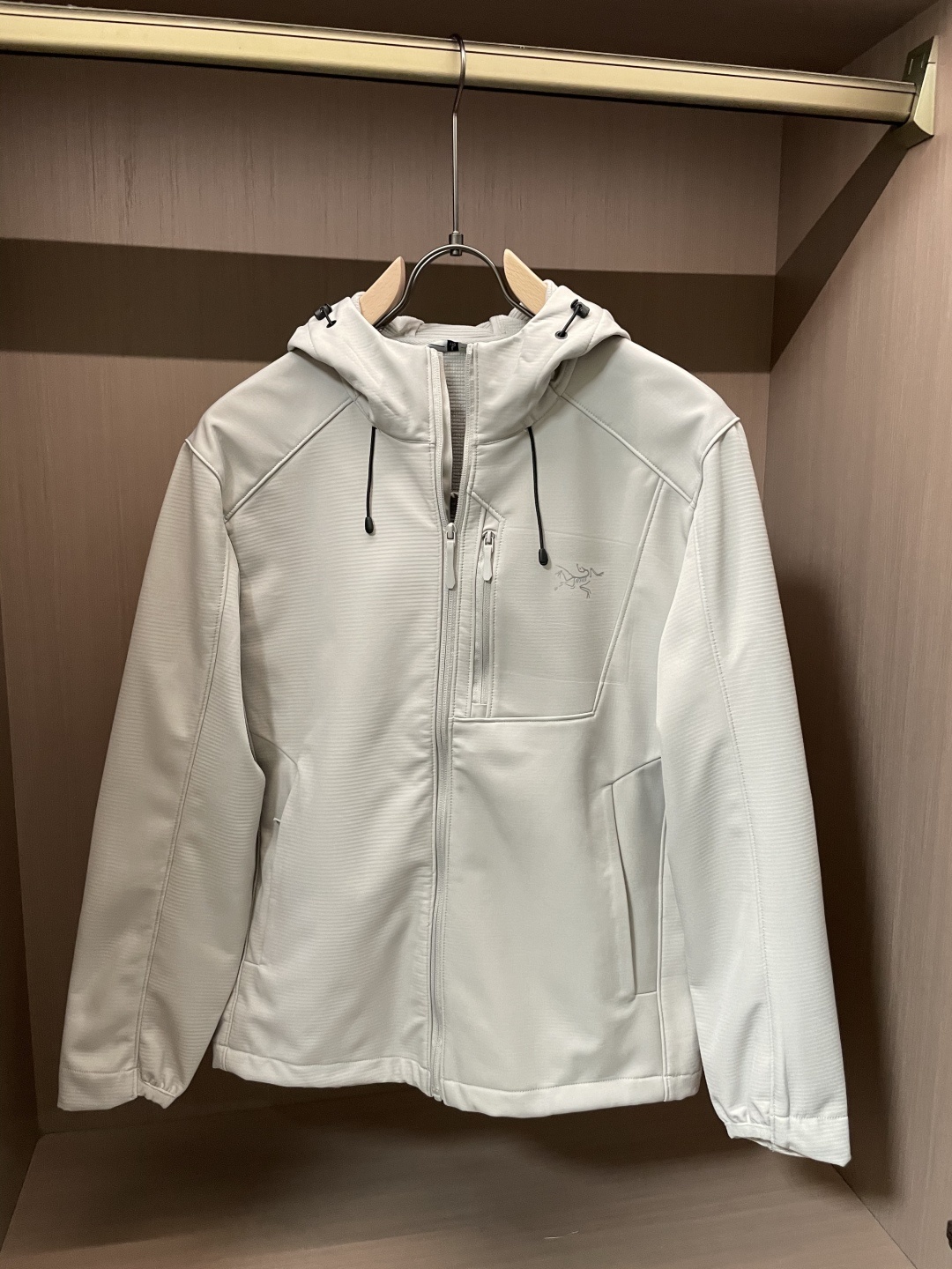 Arcteryx/始祖鸟 2025春秋新款软壳连帽夹克冲锋衣外套这款GAMMALT夹克采用轻薄耐磨的WE