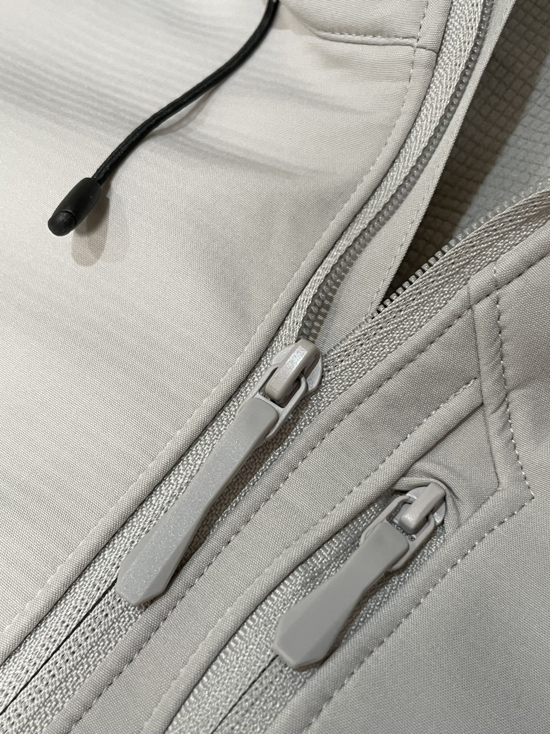 Arcteryx/始祖鸟 2025春秋新款软壳连帽夹克冲锋衣外套这款GAMMALT夹克采用轻薄耐磨的WE