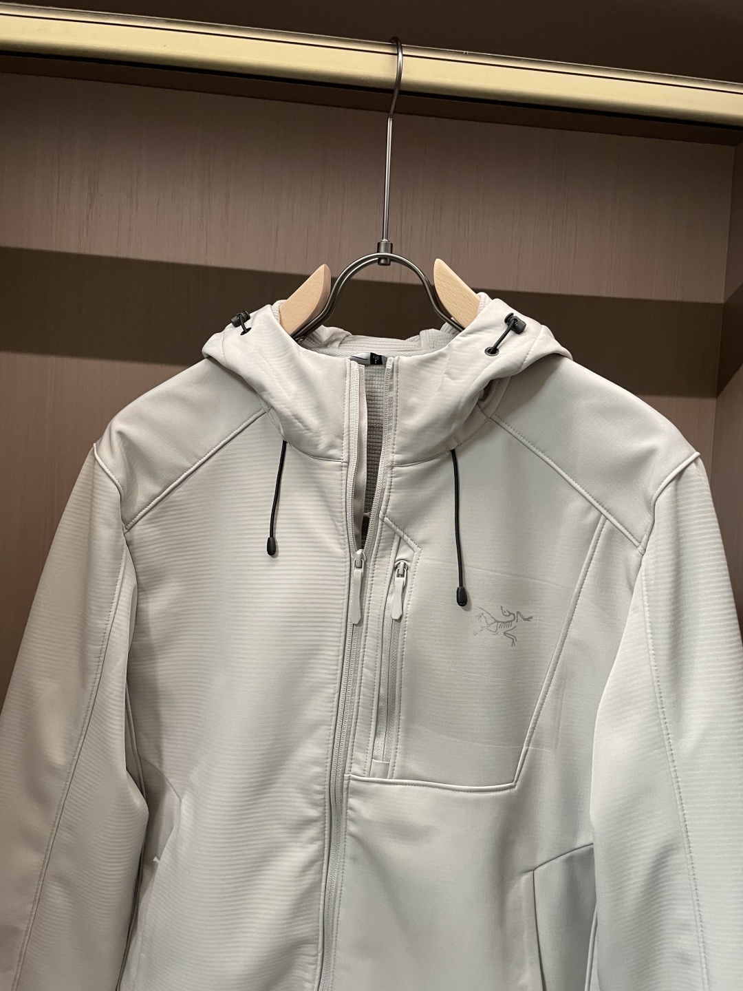 Arcteryx/始祖鸟 2025春秋新款软壳连帽夹克冲锋衣外套这款GAMMALT夹克采用轻薄耐磨的WE