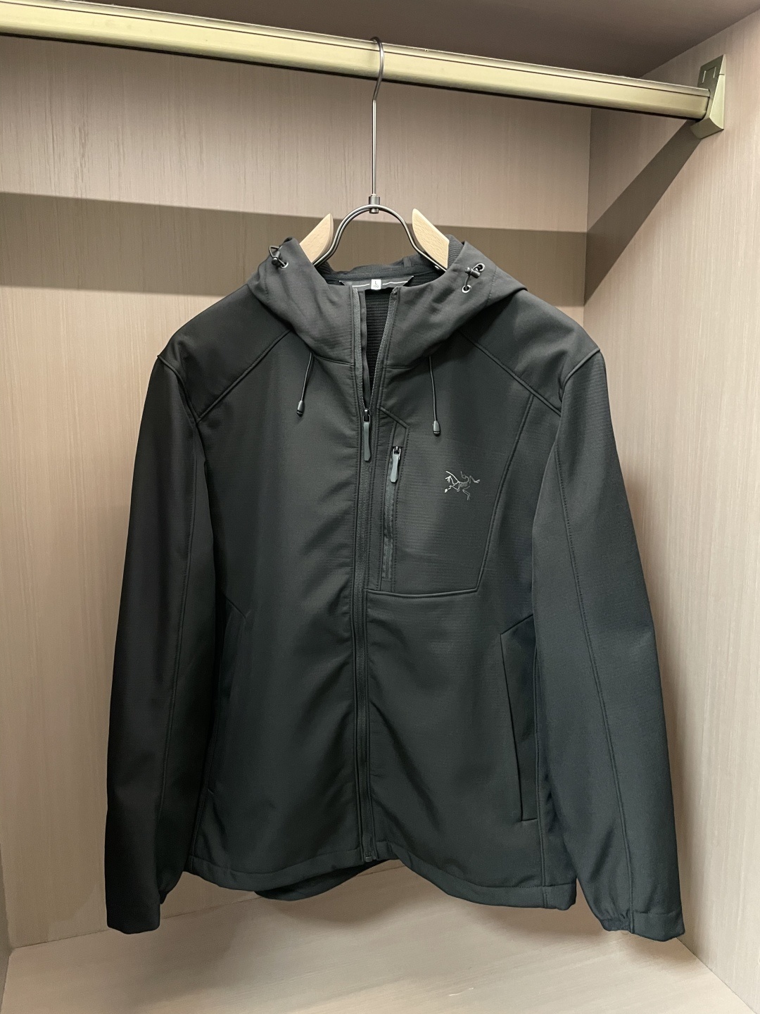 Arcteryx/始祖鸟 2025春秋新款软壳连帽夹克冲锋衣外套这款GAMMALT夹克采用轻薄耐磨的WE