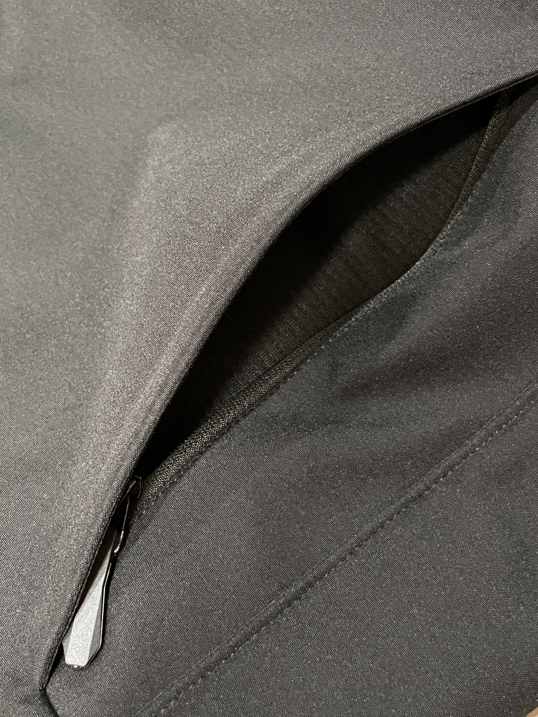 Arcteryx/始祖鸟 2025春秋新款软壳连帽夹克冲锋衣外套这款GAMMALT夹克采用轻薄耐磨的WE