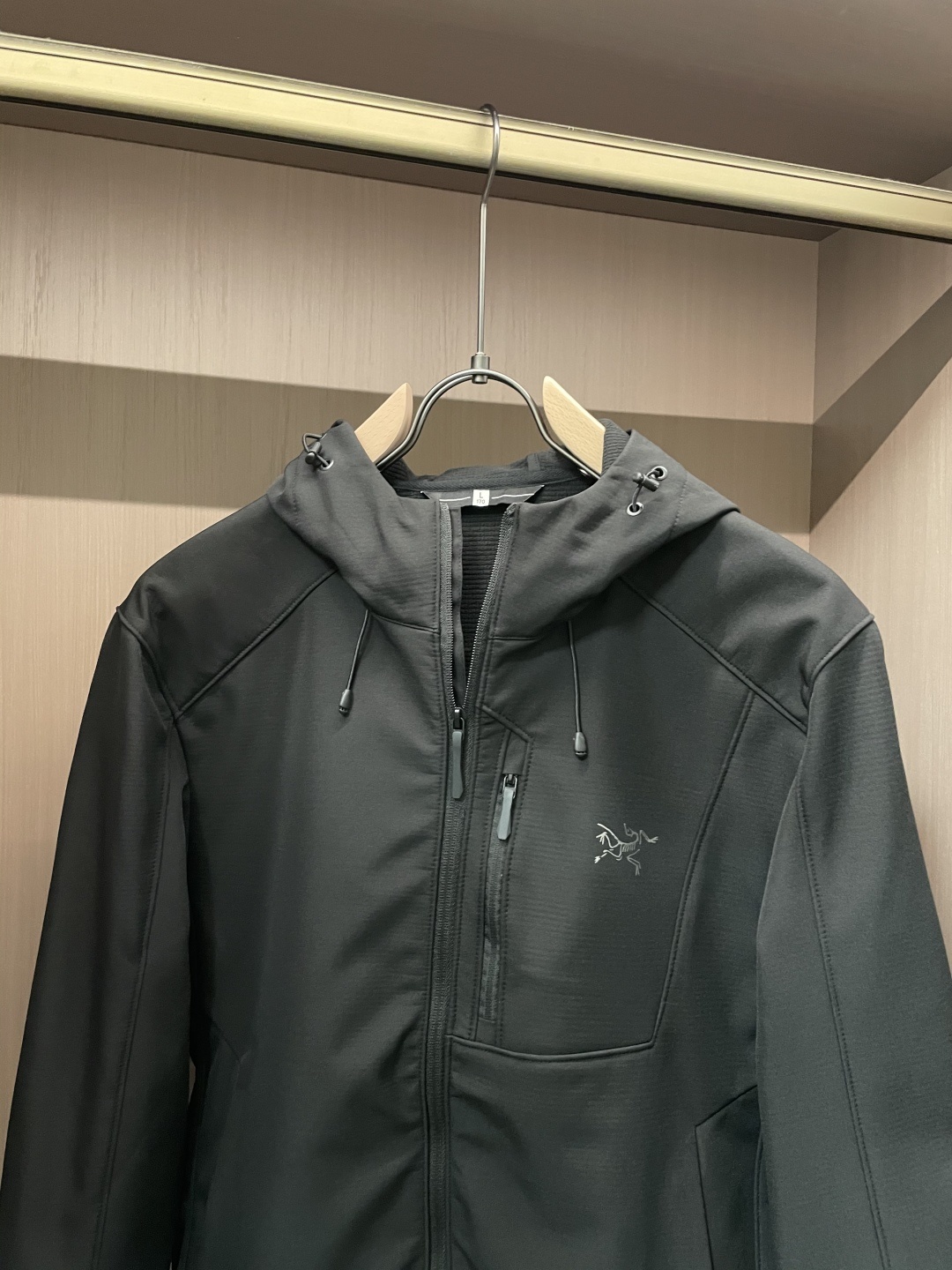 Arcteryx/始祖鸟 2025春秋新款软壳连帽夹克冲锋衣外套这款GAMMALT夹克采用轻薄耐磨的WE