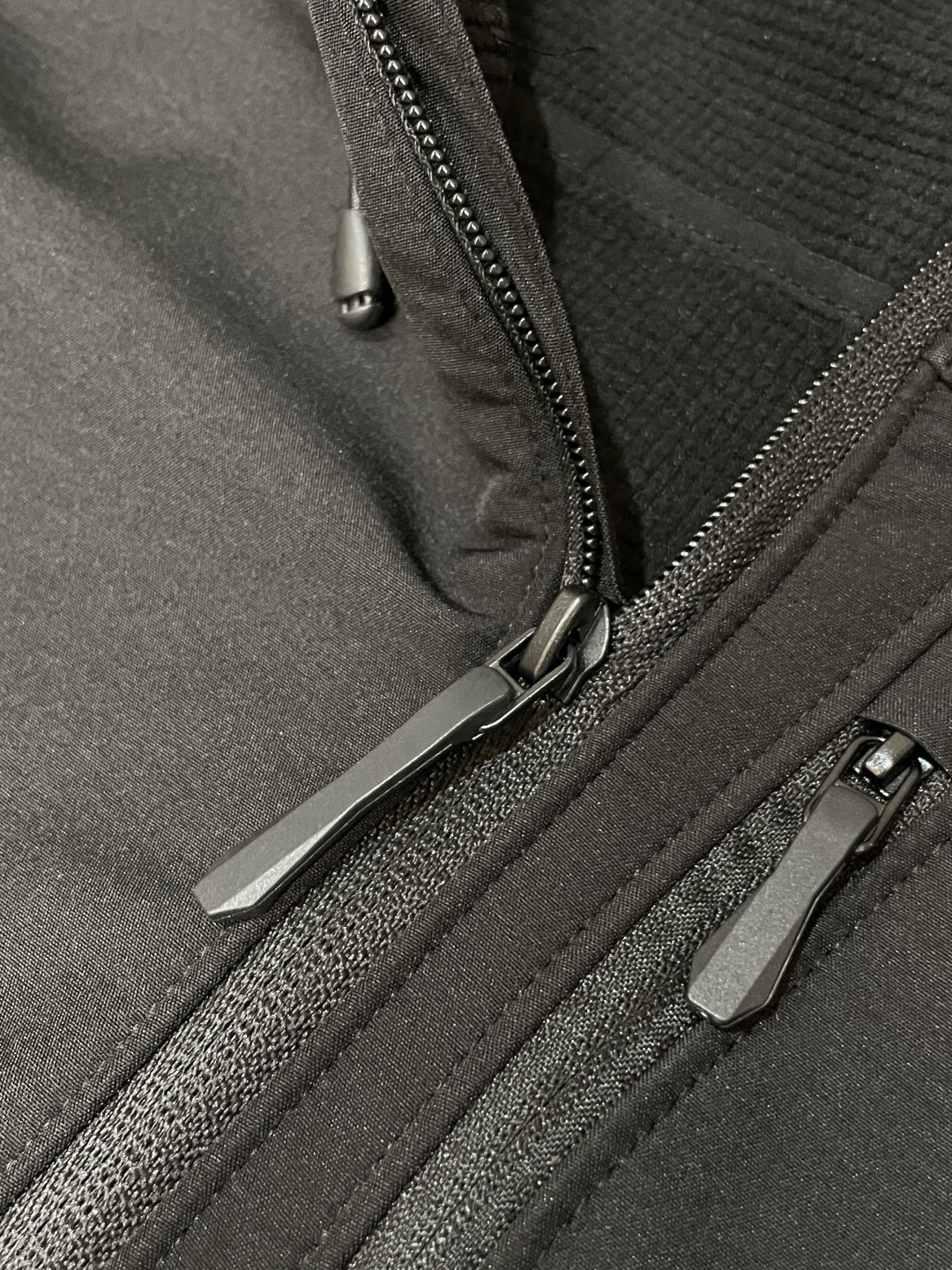 Arcteryx/始祖鸟 2025春秋新款软壳连帽夹克冲锋衣外套这款GAMMALT夹克采用轻薄耐磨的WE