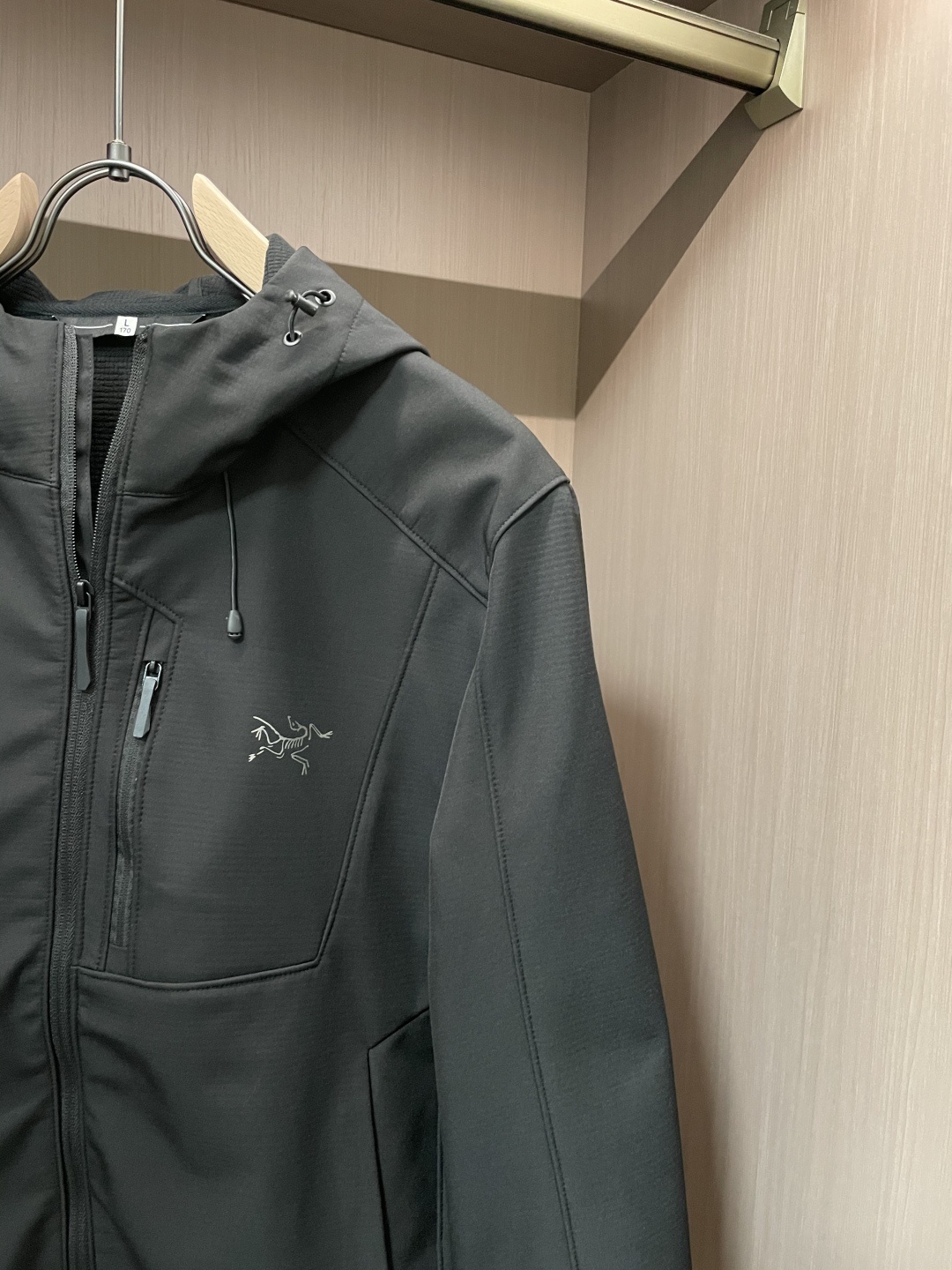 Arcteryx/始祖鸟 2025春秋新款软壳连帽夹克冲锋衣外套这款GAMMALT夹克采用轻薄耐磨的WE