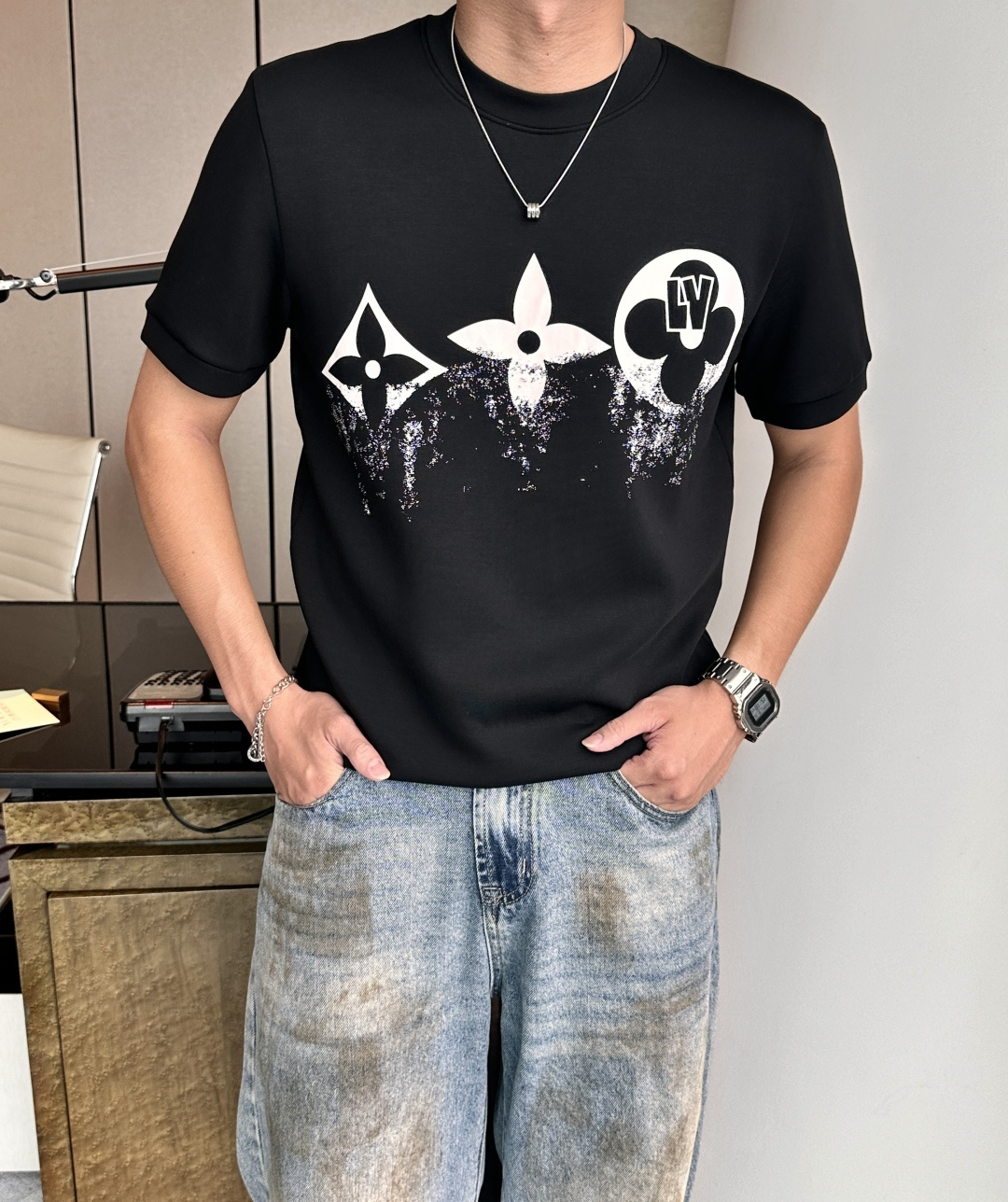 Lv 2025秋冬 男士短袖 专柜的最经典系列 最简单基础的经典款 很简单 重点看面料这次我们拿到的原厂