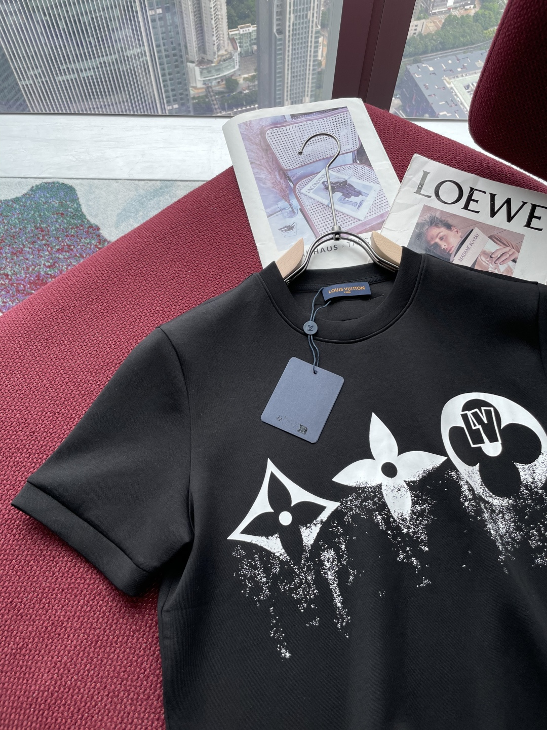 Lv 2025秋冬 男士短袖 专柜的最经典系列 最简单基础的经典款 很简单 重点看面料这次我们拿到的原厂