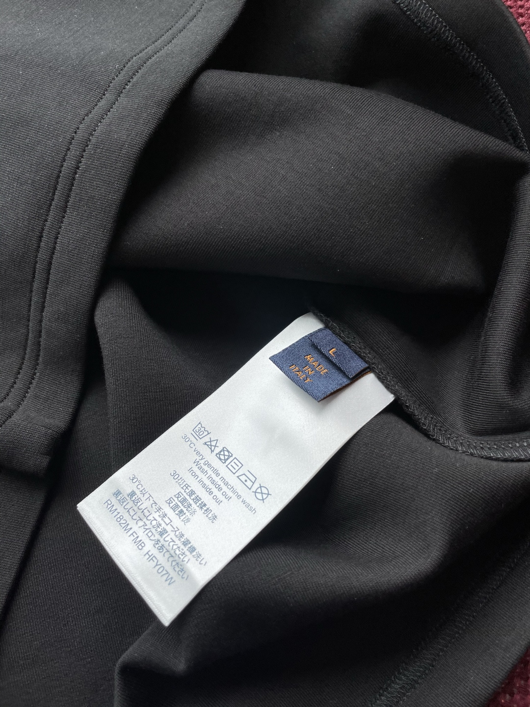 Lv 2025秋冬 男士短袖 专柜的最经典系列 最简单基础的经典款 很简单 重点看面料这次我们拿到的原厂