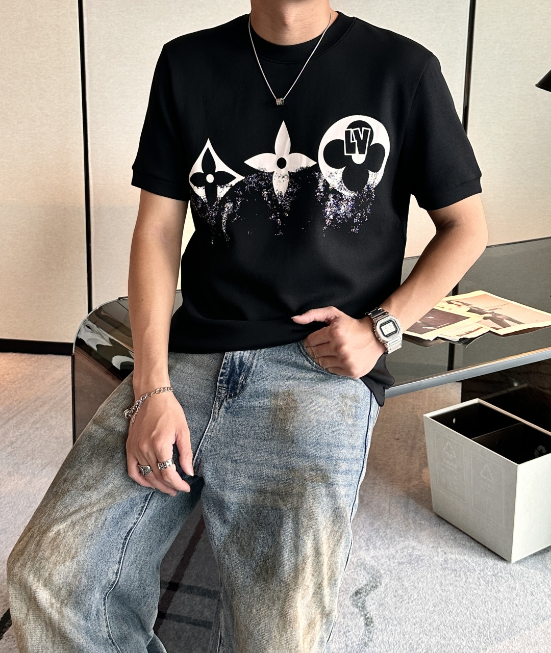 Lv 2025秋冬 男士短袖 专柜的最经典系列 最简单基础的经典款 很简单 重点看面料这次我们拿到的原厂