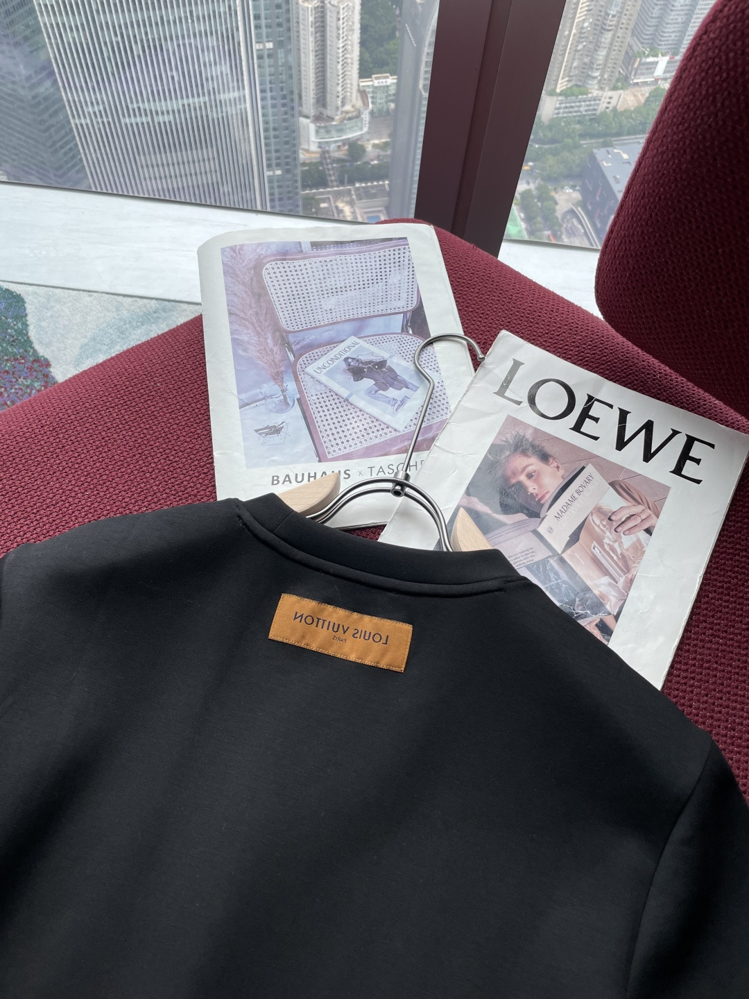 Lv 2025秋冬 男士短袖 专柜的最经典系列 最简单基础的经典款 很简单 重点看面料这次我们拿到的原厂