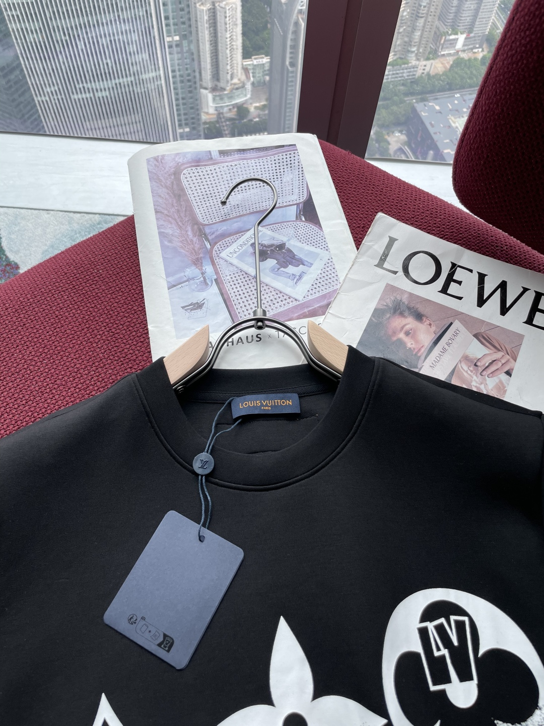 Lv 2025秋冬 男士短袖 专柜的最经典系列 最简单基础的经典款 很简单 重点看面料这次我们拿到的原厂