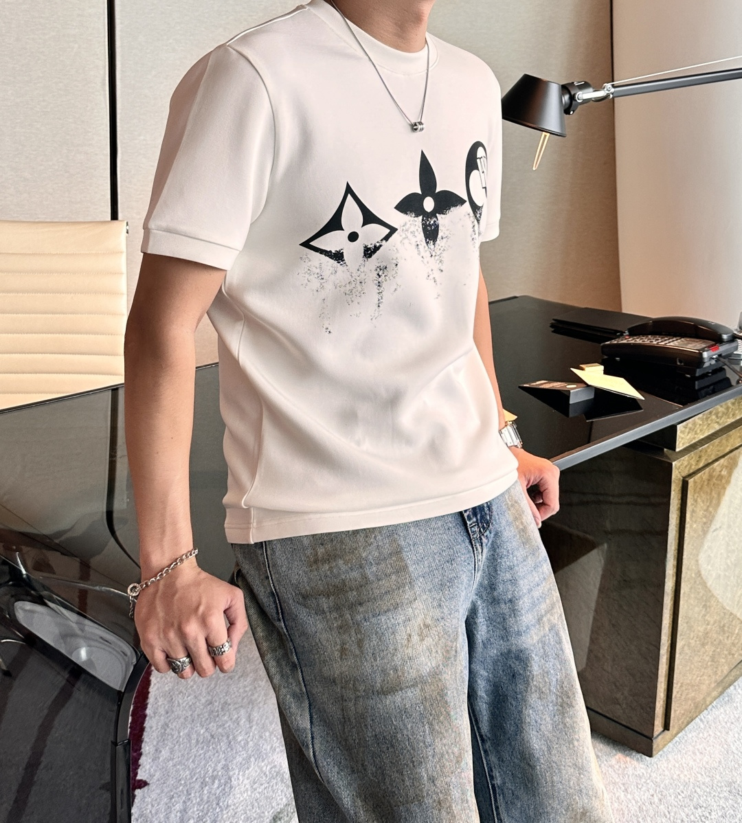 lv 2025秋冬 男士短袖 专柜的最经典系列 最简单基础的经典款 很简单 重点看面料这次我们拿到的原厂