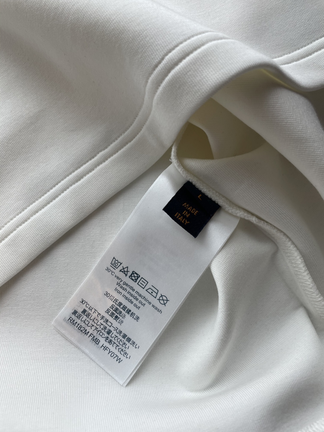 lv 2025秋冬 男士短袖 专柜的最经典系列 最简单基础的经典款 很简单 重点看面料这次我们拿到的原厂