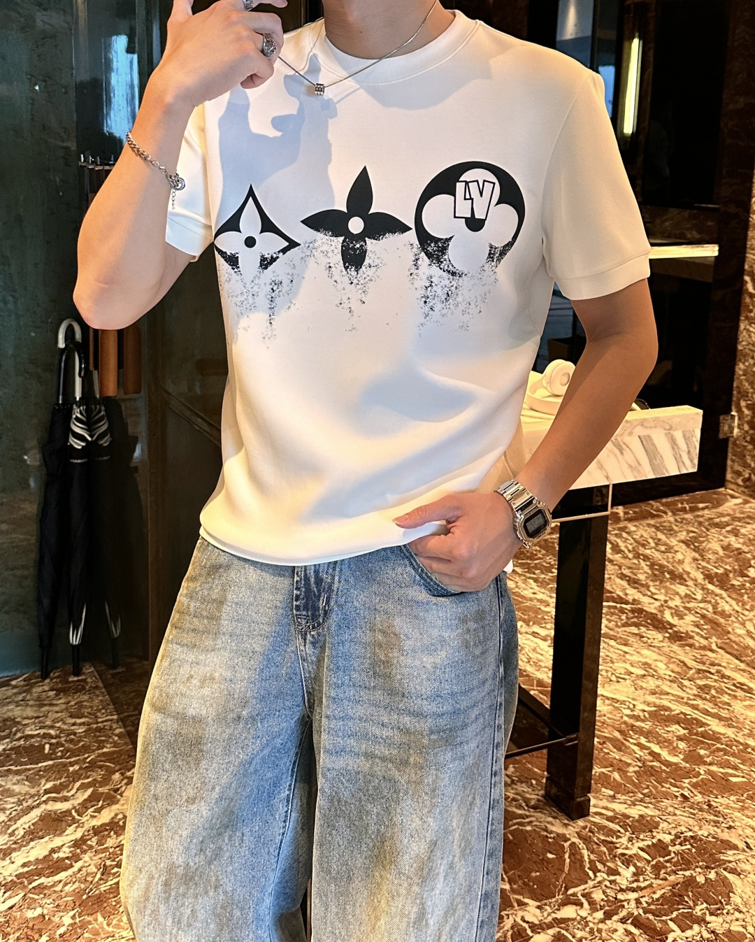 lv 2025秋冬 男士短袖 专柜的最经典系列 最简单基础的经典款 很简单 重点看面料这次我们拿到的原厂