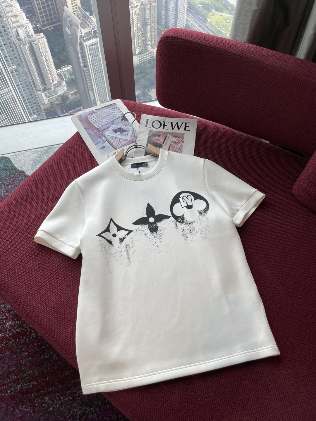 lv 2025秋冬 男士短袖 专柜的最经典系列 最简单基础的经典款 很简单 重点看面料这次我们拿到的原厂