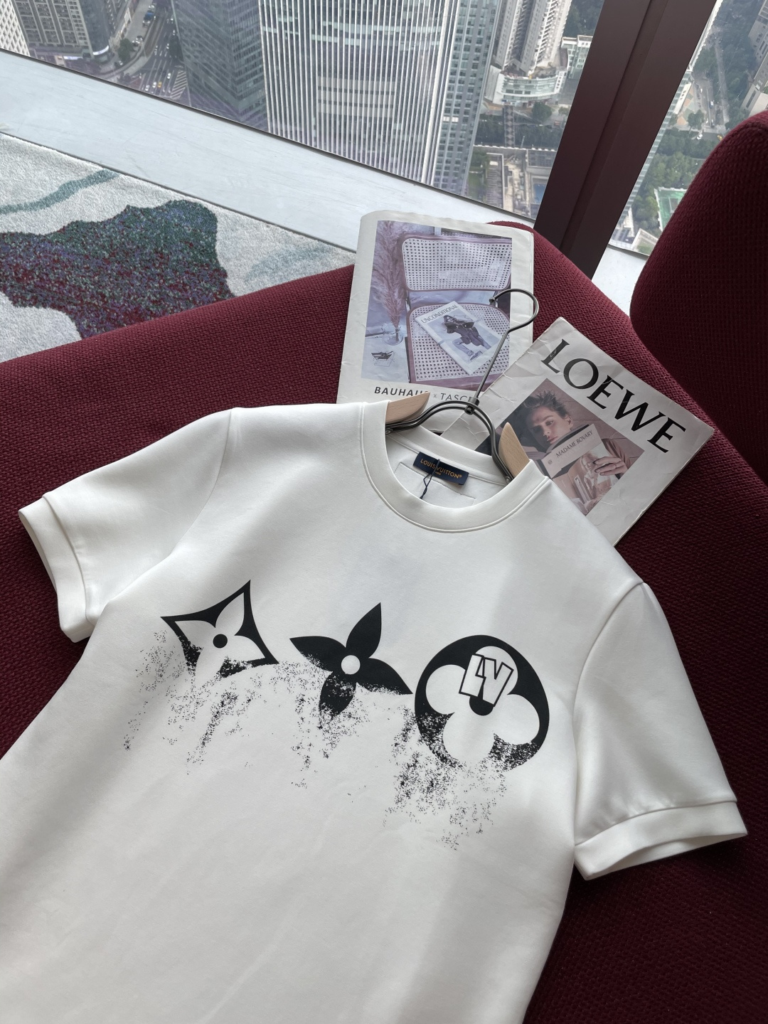 lv 2025秋冬 男士短袖 专柜的最经典系列 最简单基础的经典款 很简单 重点看面料这次我们拿到的原厂