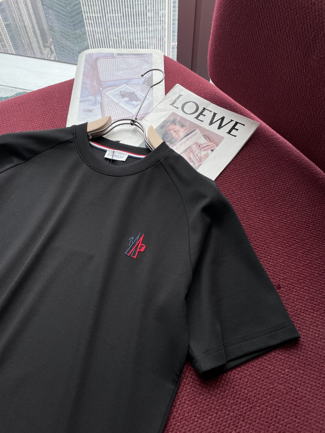 蒙口 2025秋冬 男士短袖 专柜的最经典系列 最简单基础的经典款 很简单 重点看面料这次我们拿到的原厂