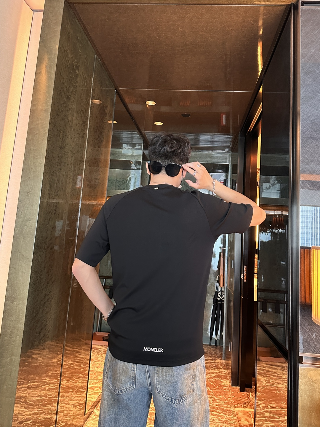 蒙口 2025秋冬 男士短袖 专柜的最经典系列 最简单基础的经典款 很简单 重点看面料这次我们拿到的原厂