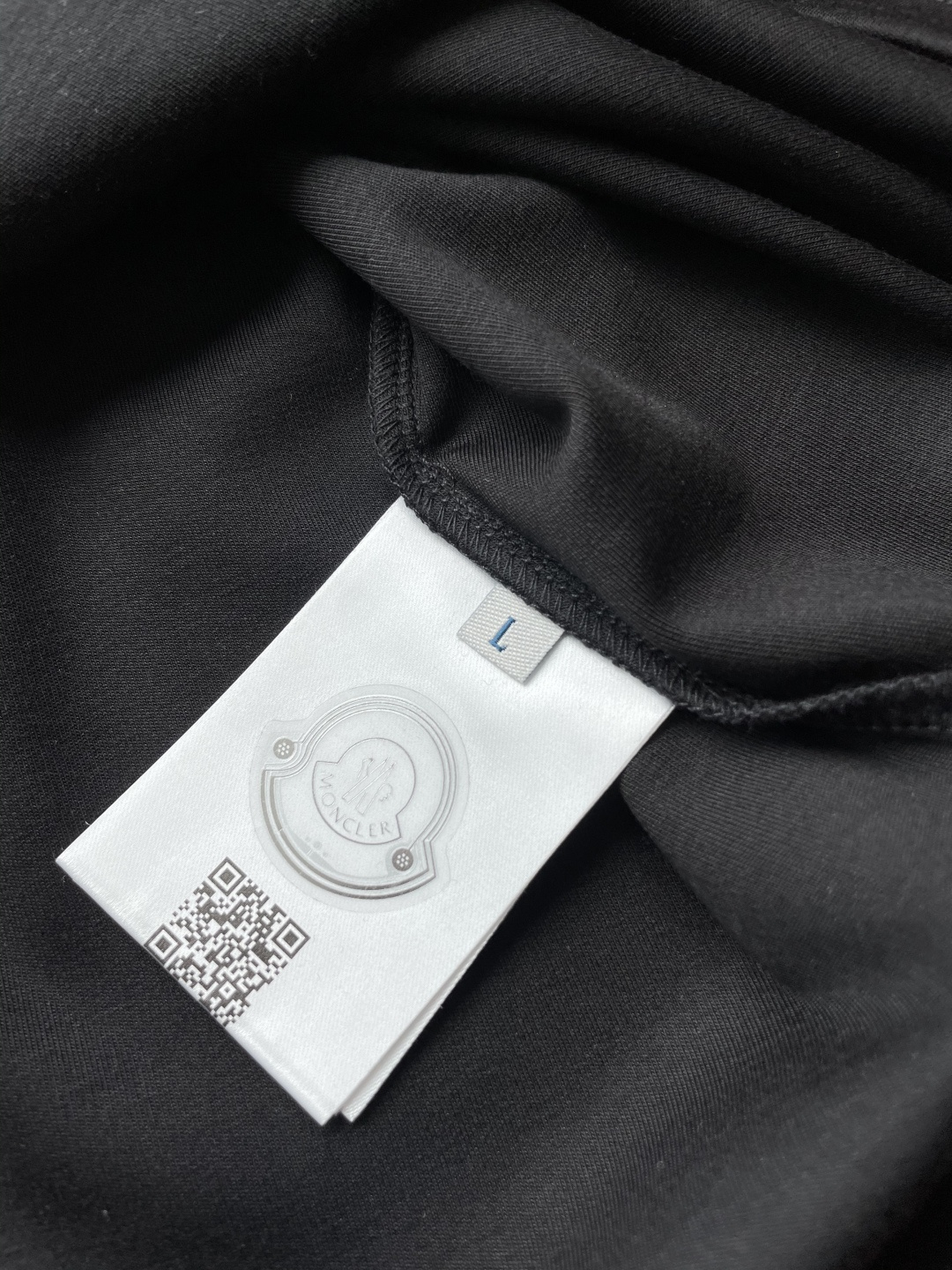 蒙口 2025秋冬 男士短袖 专柜的最经典系列 最简单基础的经典款 很简单 重点看面料这次我们拿到的原厂