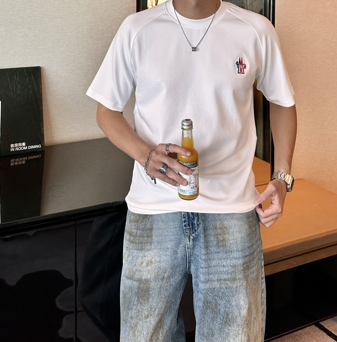 蒙口 2025秋冬 男士短袖 专柜的最经典系列 最简单基础的经典款 很简单 重点看面料这次我们拿到的原厂